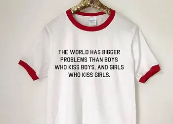 Skuggna pasaulyje yra Didesnių Problemų, Nei Berniukai, Kurie Pabučiuoti Berniukų ir Mergaičių, Kurie Bučinys Merginos Varpininkas Didesnių problemų marškinėliai 