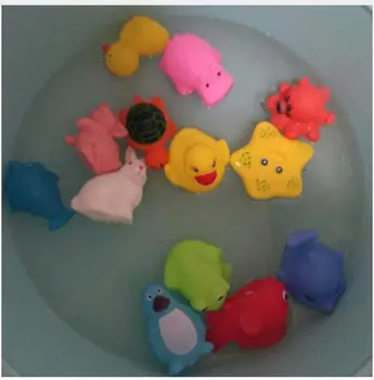 Atsitiktinis 13 vnt Mielas Mini Gyvūnai Antis Vandens Žaislai Spalvinga Minkšta Guma, Plūdės Išspausti Garso Piskliwy Vonios Žaislas Skirtas Vaikams Baby