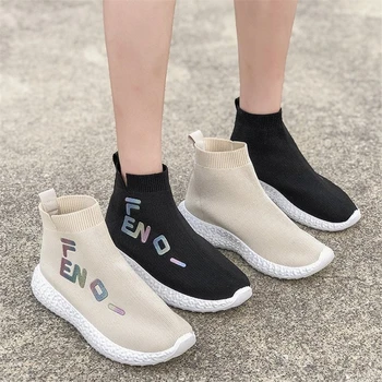 2020 Kojinės batai moteriška korėjos versija butas sportiniai laisvalaikio bateliai rudenį naujų plaukioja austi studentų bėgimo bateliai aukštos viršų batai