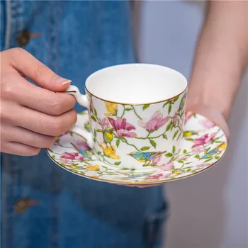 Europos Fine Bone China Kavos Puodelio Nustatyti Prabangius Rankų Darbo Gėlių Keramikos Popietę Teacup Išskirtinį Kavos Puodelis Ir Lėkštelė Dovanų Dėžutėje