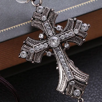 Automobilių Aksesuarų, Apdailos Baltas kristalinis deimantas Kryžius su karoliukais kutas pakabukas Ornamentu mados auto galinio vaizdo veidrodis pakabukas