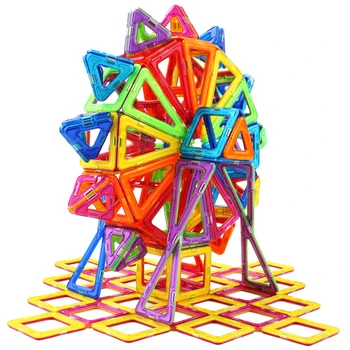 Magnetinio Pastatų Projektavimo, Statybos Nustatyti Modelio Blokai Juokingas Vaikas 