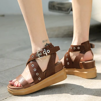 Vasaros naują stilių aukštakulnį diržo sagtis hallow iš batus Romos laukinių oda vidinis gilaus pleišto kietas sandalai moterims