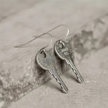Tik 1pc 925 sterlingas sidabro paprasta kūrybos klavišą auskarai asmenybės universalus auskarai asmens dizainas ypatingą mados roko ausies