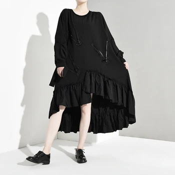 [EAM] Moterys Juodas Klostuotas Nesimetriškas Didelis Dydis Nauja Suknelė ilgomis Rankovėmis Apvalios Kaklo Palaidi Tinka Mados Banga Pavasario Rudens 2021 1B052