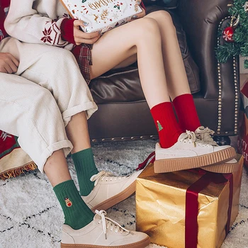 Pora kojinių, Kalėdų dovanos, Siuvinėjimas Kalėdų eglutė Kalėdų Senelis Žmogus Moterų kojinės nustatyti 4 porų Animacinių filmų kojinės Medvilnė, Dovanų dėžutėje